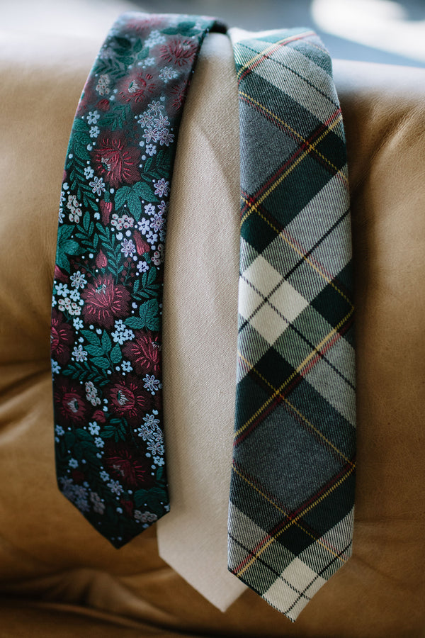 Dashing Floral Mens Tie